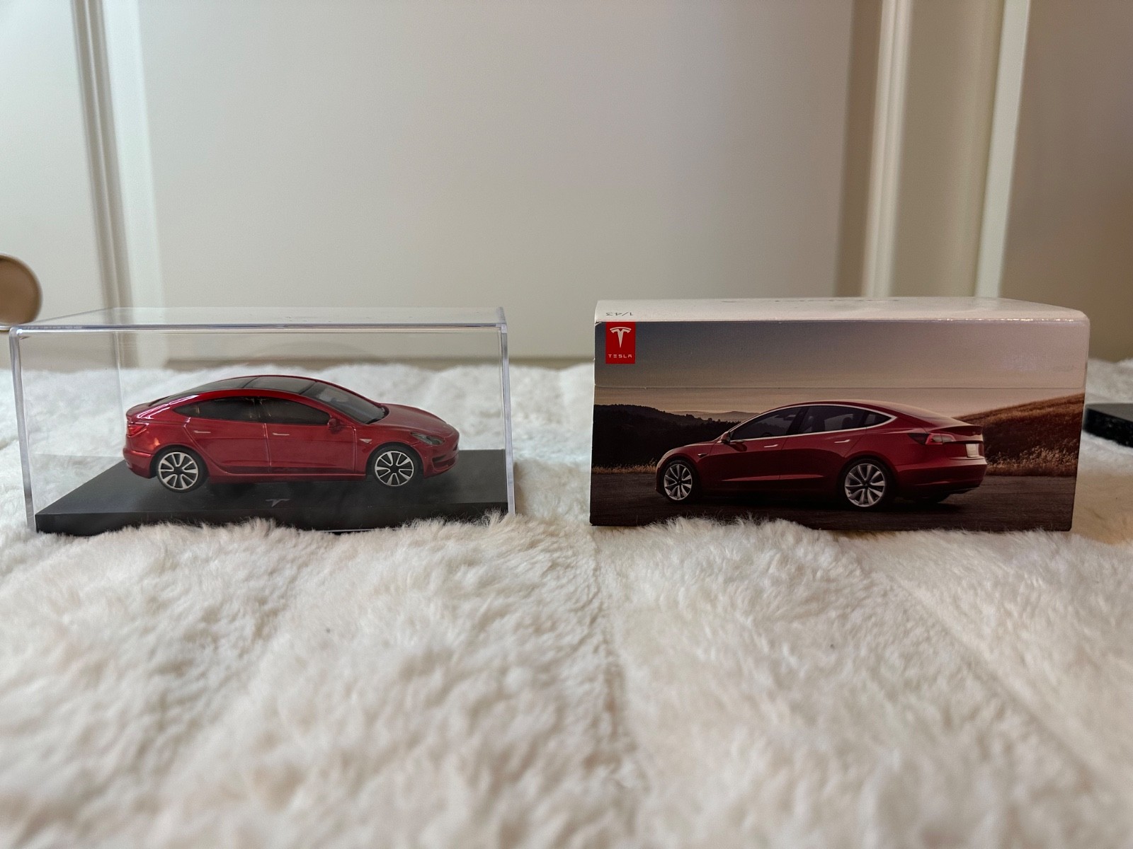 Tesla Model 3 Diecast 1:43 Scale Model Car – Red. New In Box
