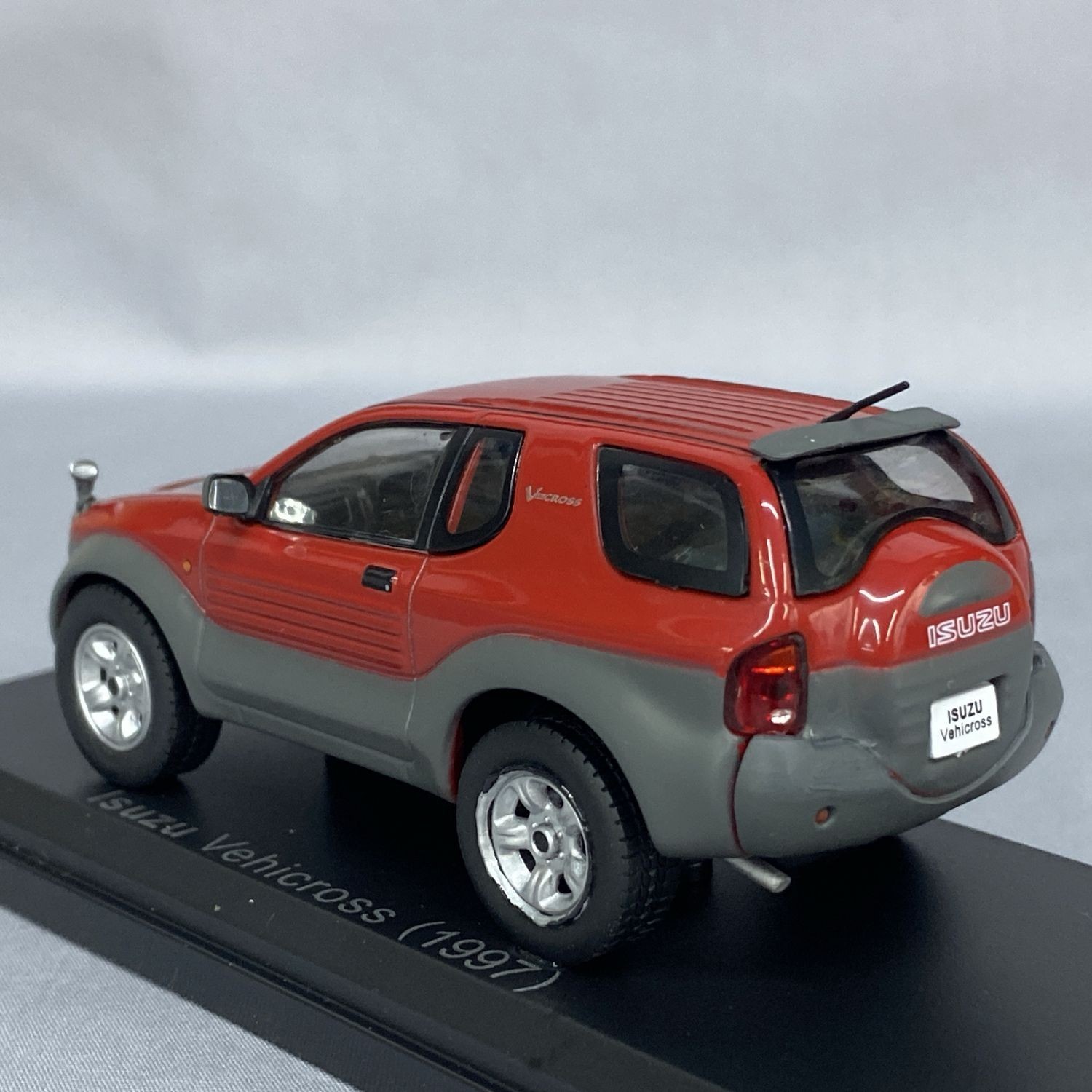 Mini Car Isuzu Vehicross 1977 Red 1/43 Scale Box Display Diecast vol 233
