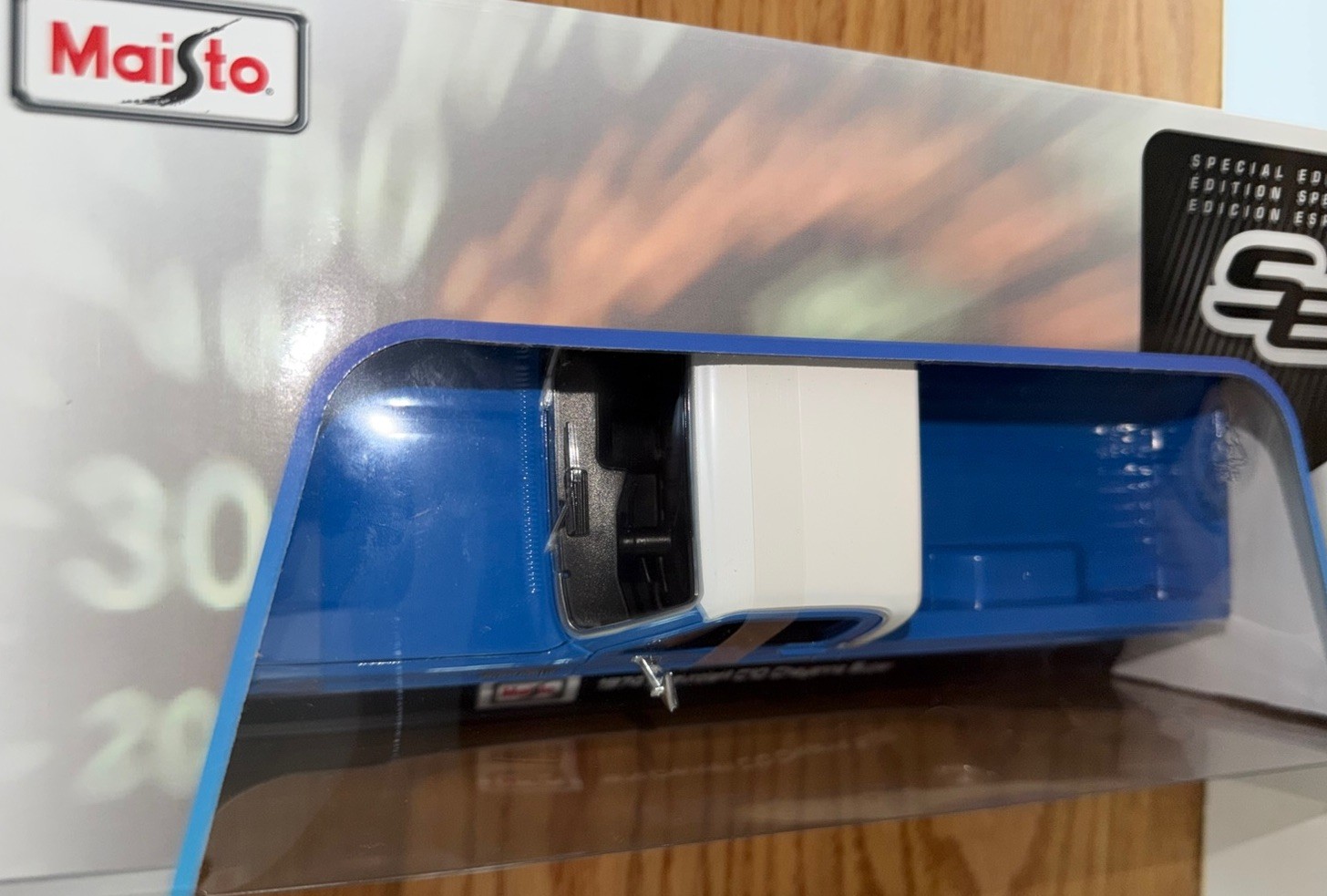Maisto 1:18 1974 Chevrolet C10 Cheyenne Super Blue White Pickup Truck NIB Costco