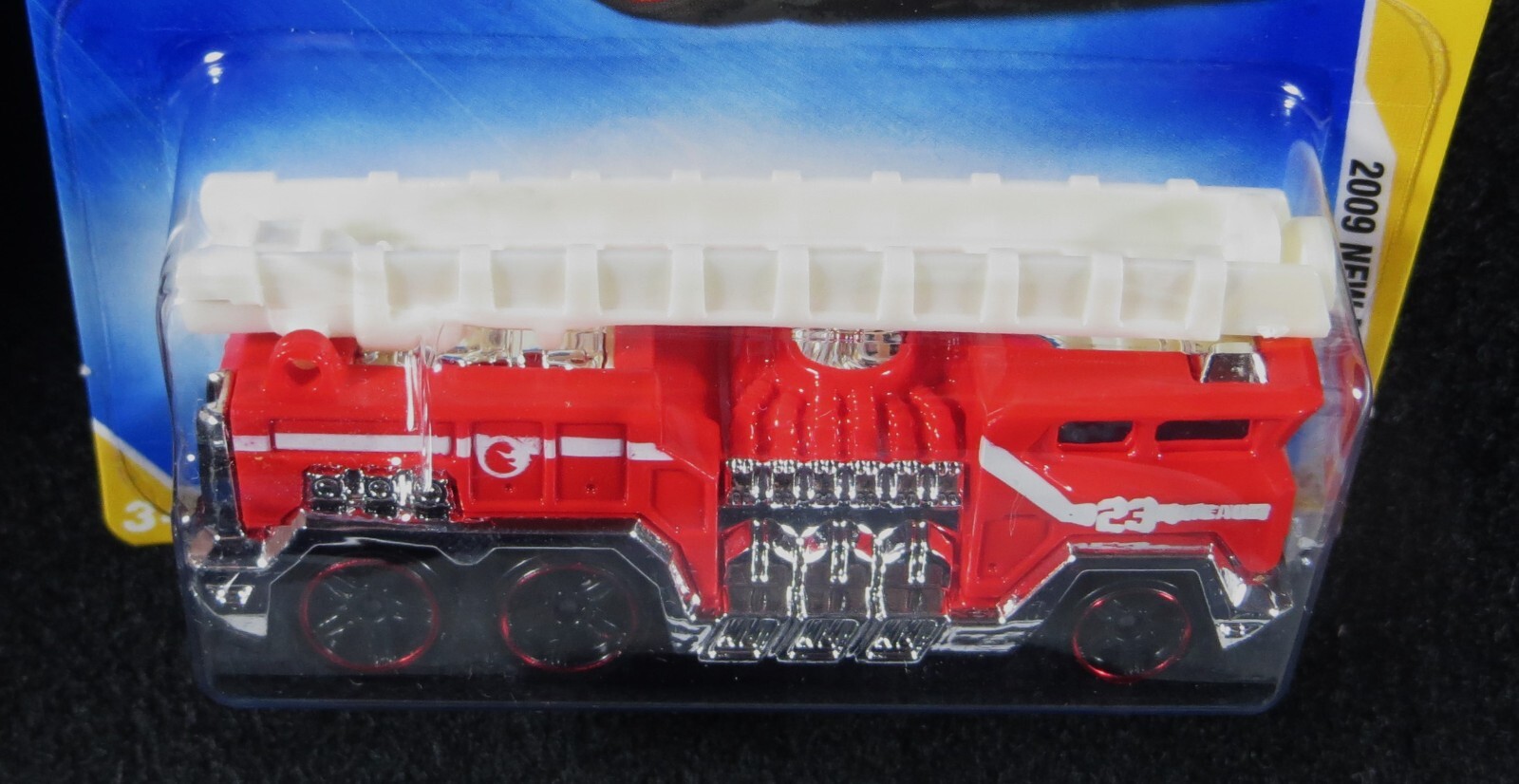 2009 Hot Wheels NEW MODELS Red 5 ALARM FIRE ENGINE Card #006 HW18-011724