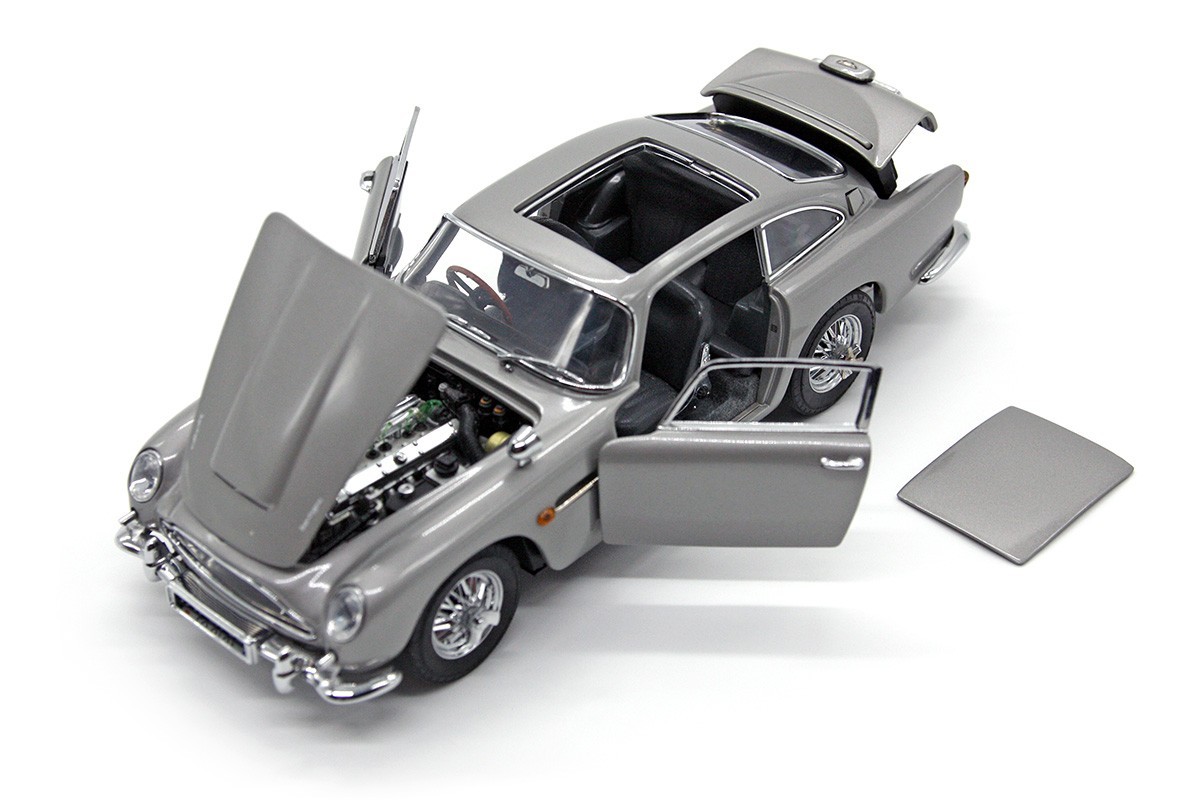 1964 Aston Martin DB5 Saloon (1:24) “James Bond 007” Silver Diecast (LOOSE), DM