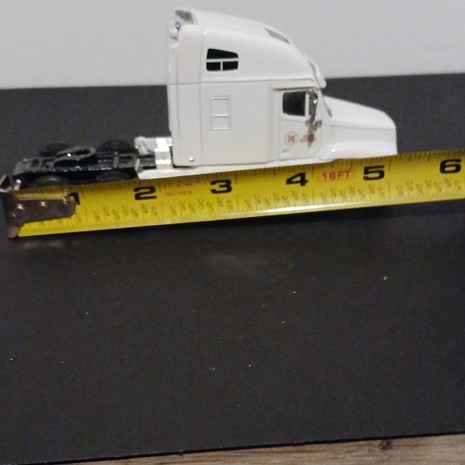 White/Black Diecast Semi Truck Tractor Unit Truck Vehicle Model 21267