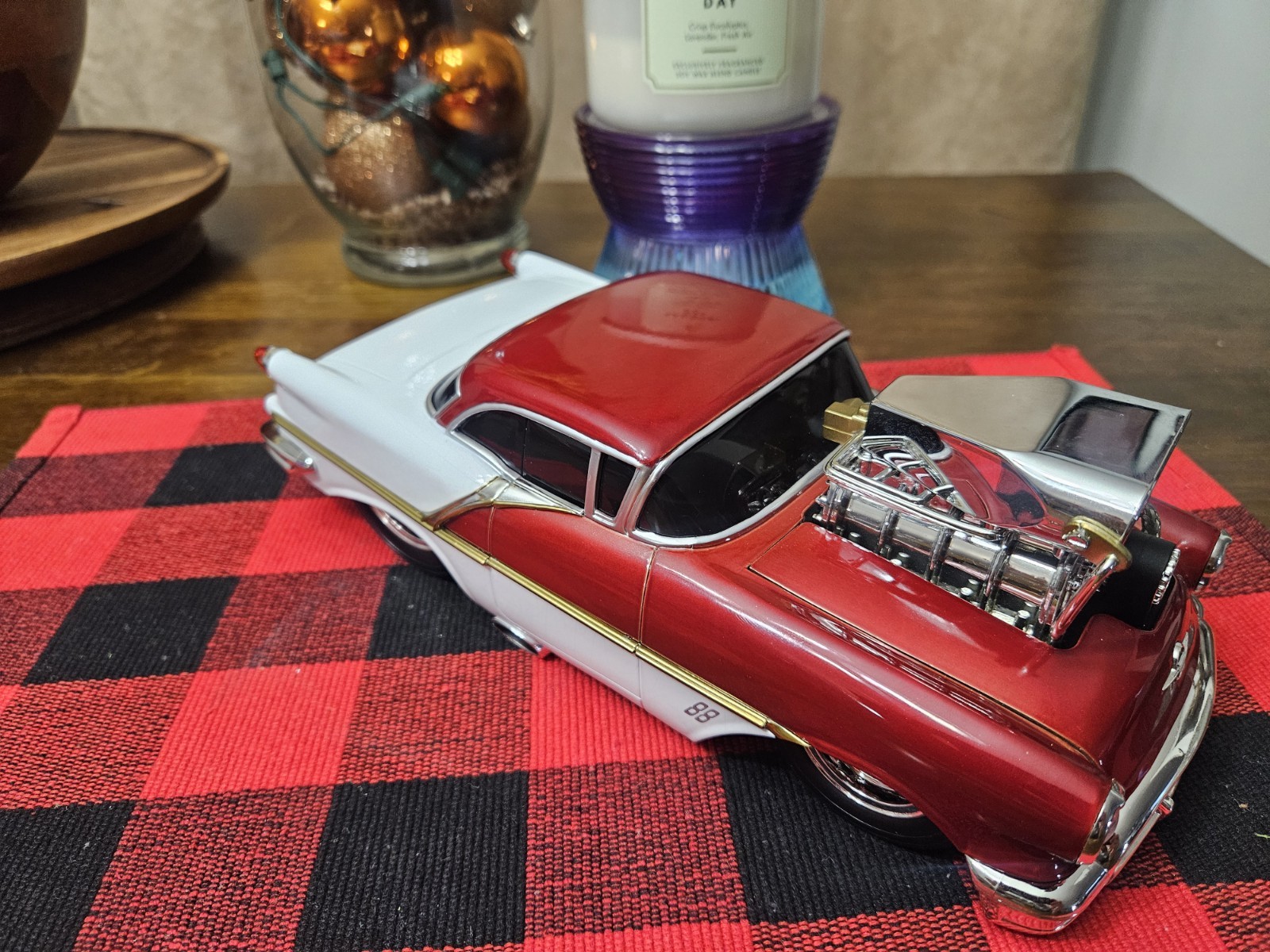 56 OLDS 88,RED WHITE,1/18 MUSCLE MACHINE,NO BOX,NO ROLL SLAMMED ,BEAUTY,HOT HOT