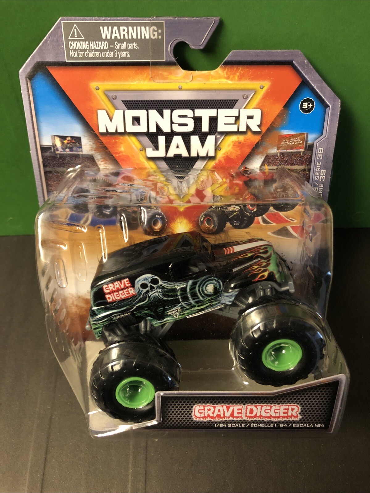 MONSTER JAM SERIES 39 GRANDMA GRAVE DIGGER MONSTER TRUCK 1:64 TRUE METAL NEW