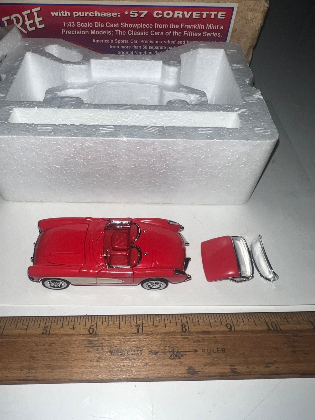 FRANKLIN MINT 1957 CORVETTE 1:43 SCALE WITH REMOVABLE TOP AND BOX