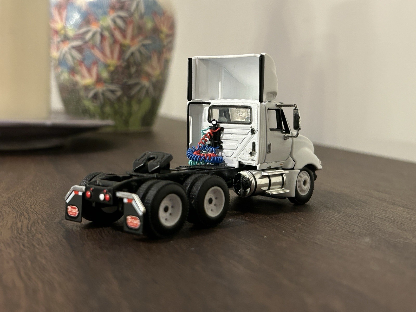 1/64 DCP International Prostar Day Cab Read Description
