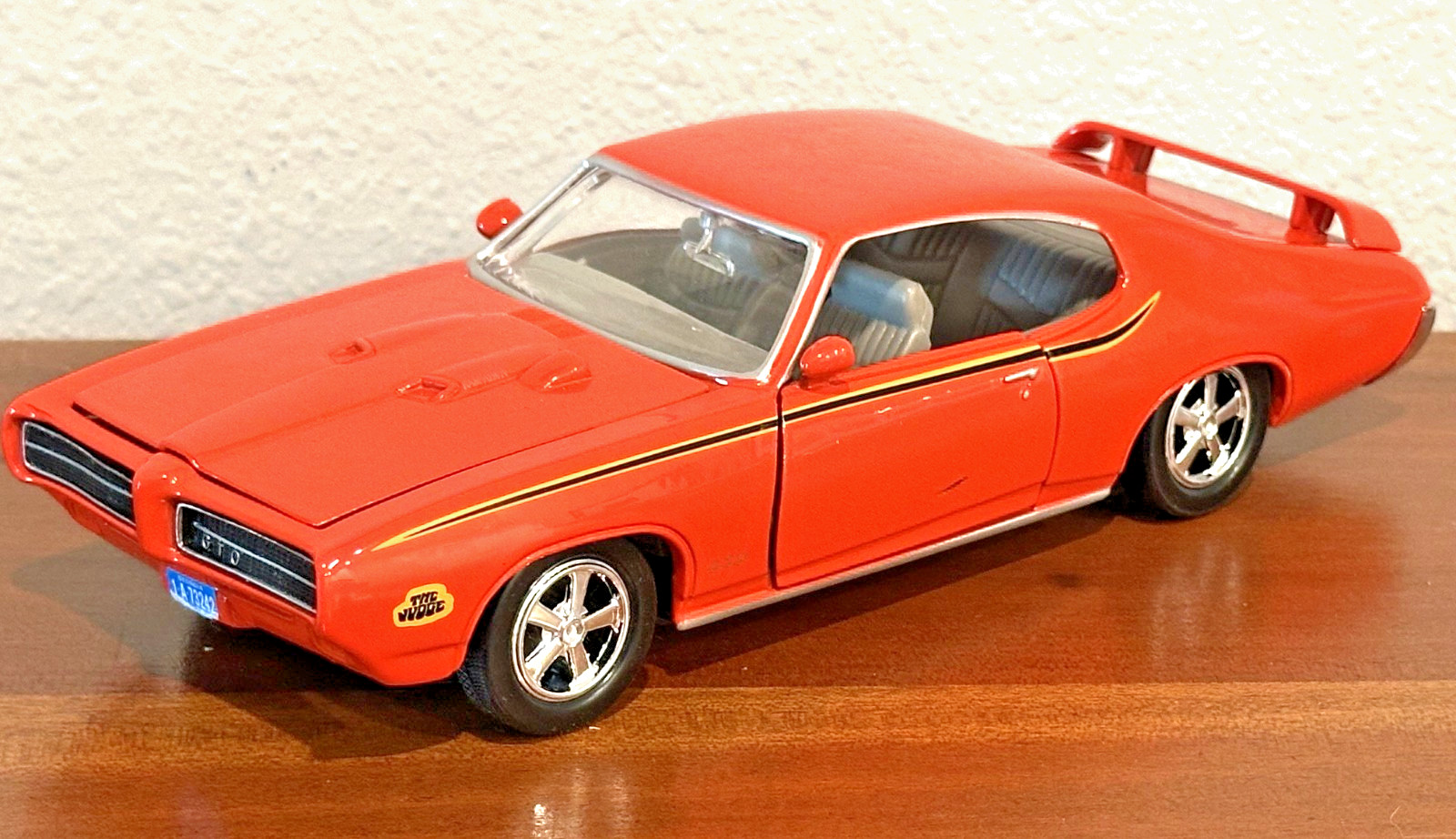 Red Box 1969 Pontiac GTO The Judge Diecast Car 1:24