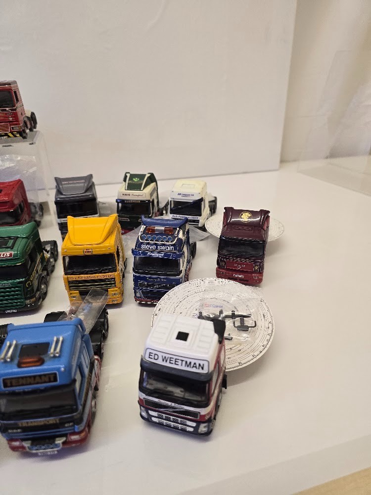 Corgi 1:50 Truck Tractor Unit Choose Your Vehicle Scania Volvo DAF MAN Renault