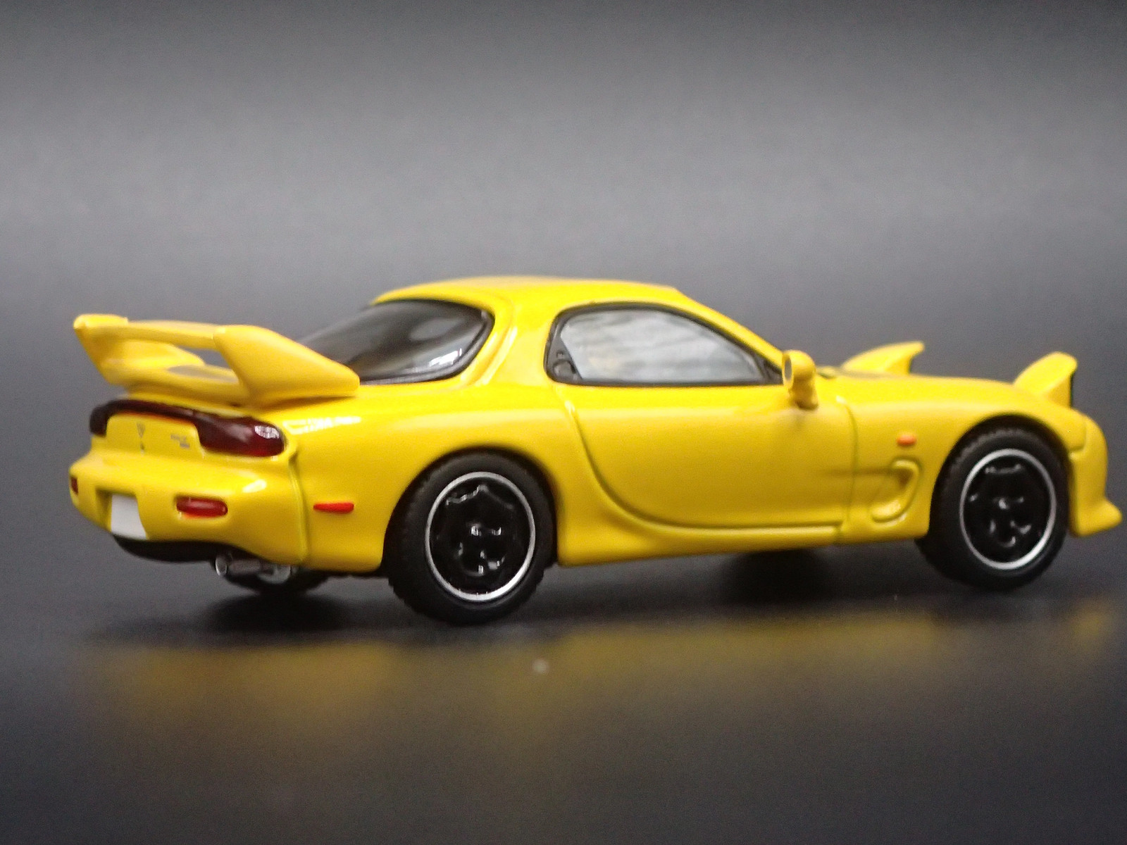 MAZDA RX7 FD3S INITIAL D YELLOW JDM 1:64 SCALE DIORAMA DIECAST MODEL CAR