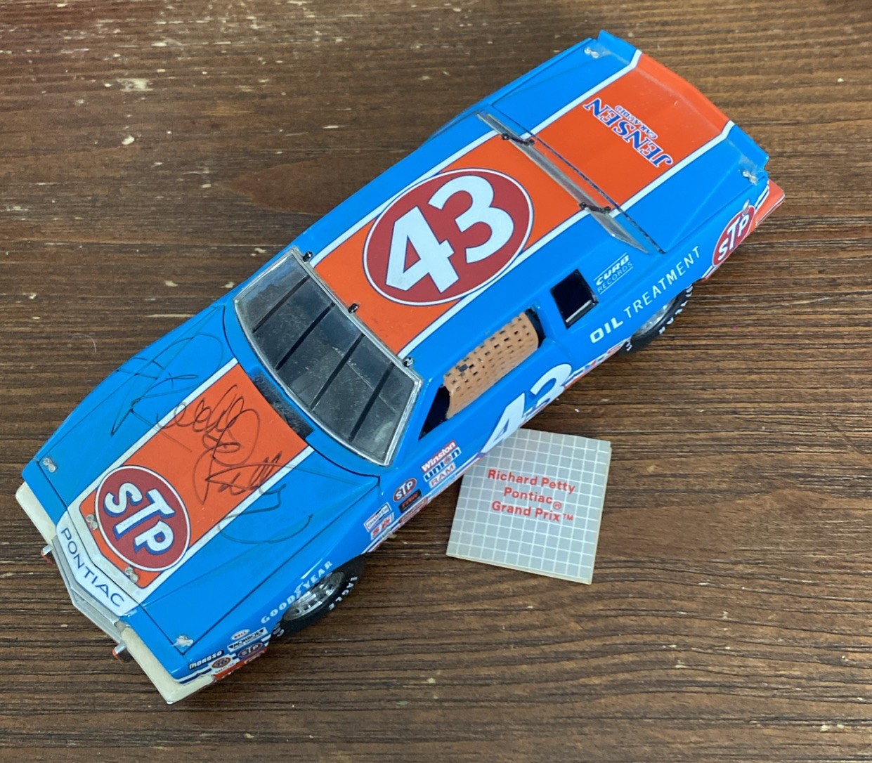 Franklin Mint 1984 Richard Petty 200th Win Signature Series Grand Prix 1:24
