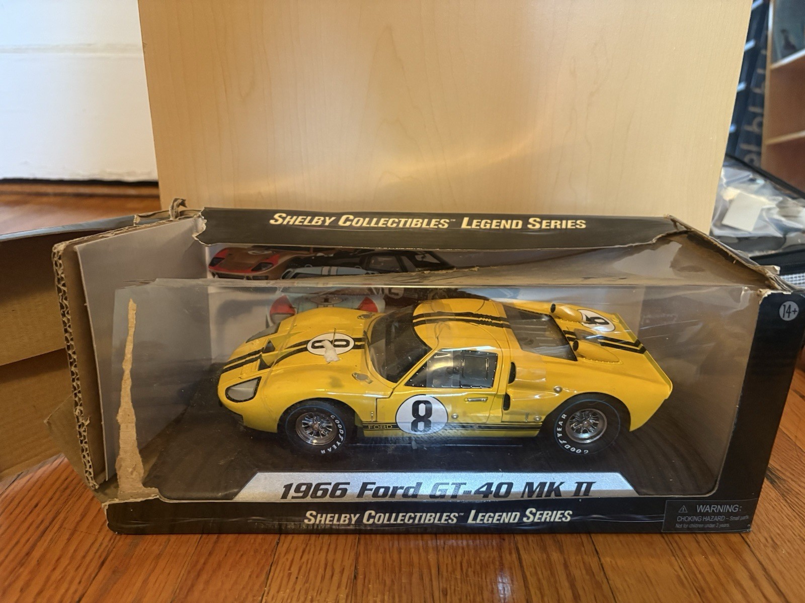 Shelby Collectibles 1:18 Ford GT40 MKII #8