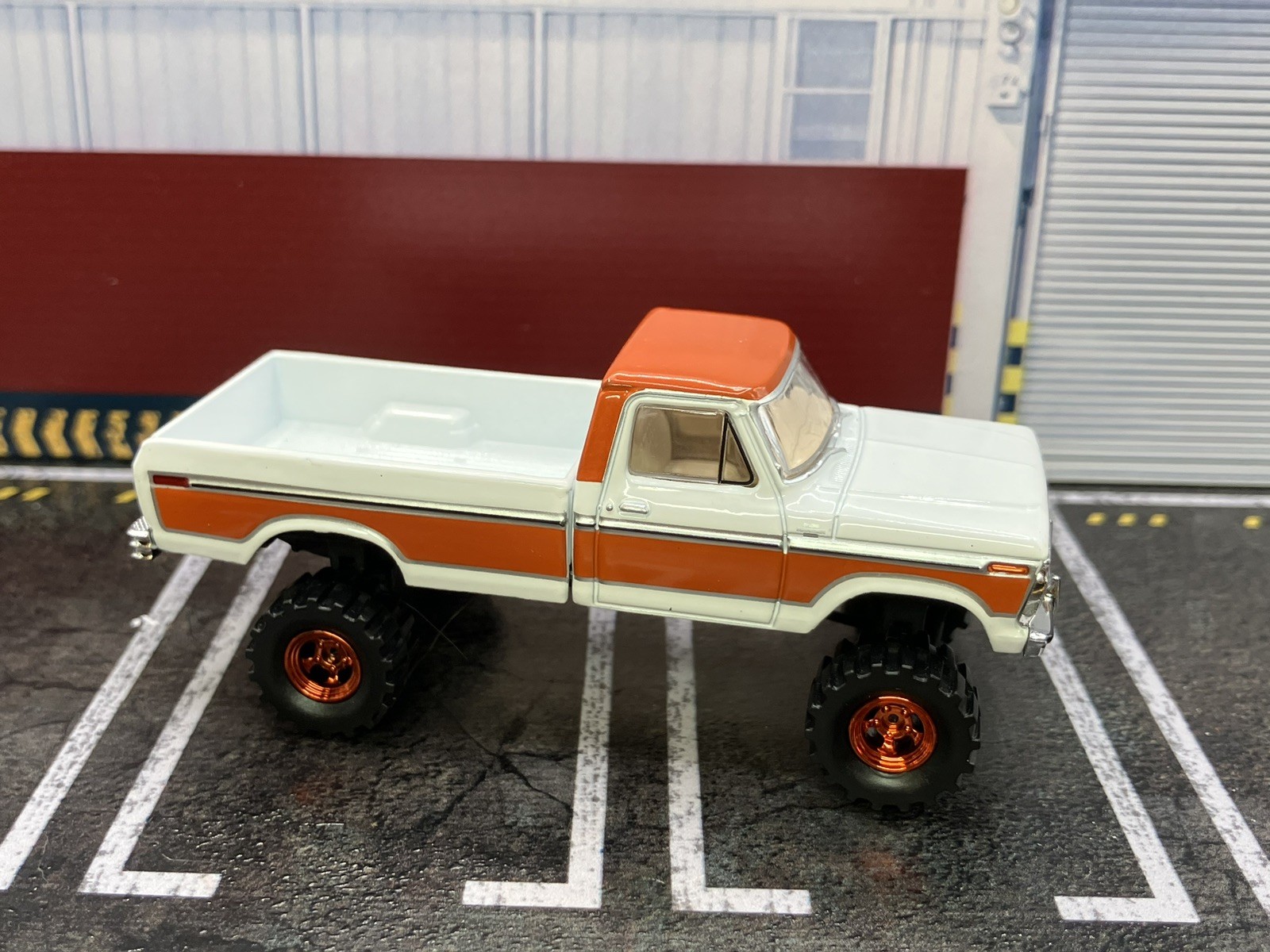 1977 Ford F-150 Ranger Explorer Lifted 4×4 Truck 1/64 Diecast Custom Greenlight