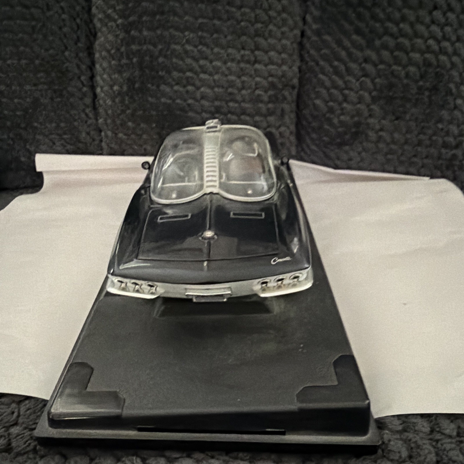 MOTORMAX 1961 Chevrolet Mako Shark Diecast Model Car Black/Silver w/ Base