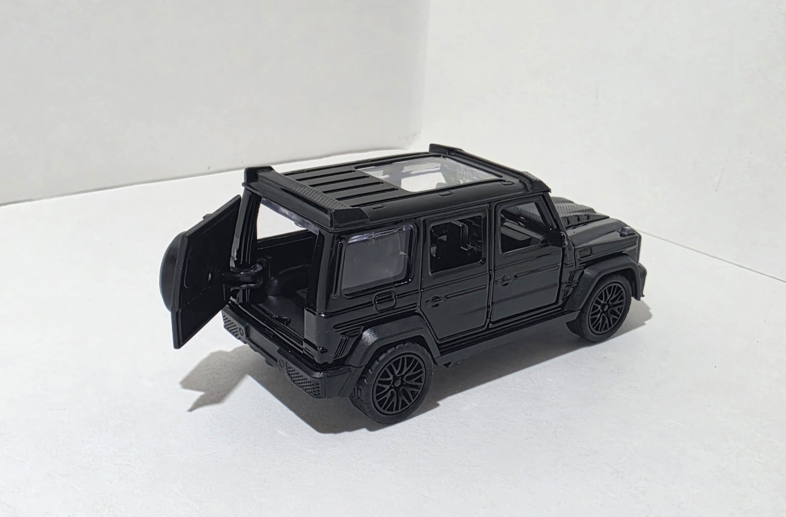 Mercedes-Benz G-Class Black Diecast SUV Model Car Opening Doors 1:36 Scale
