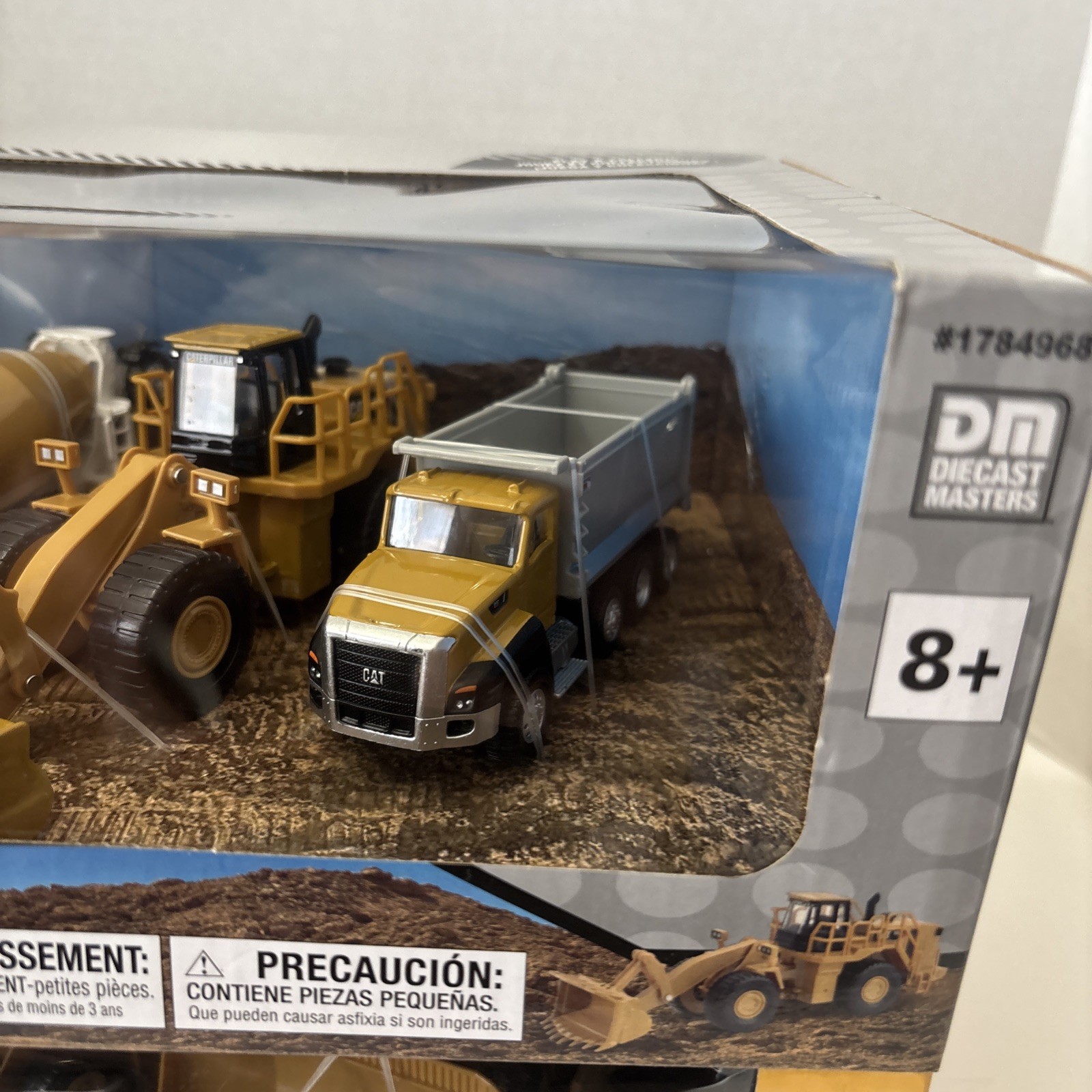 Diecast Masters 1:64 CATERPILLAR Metal Construction Trucks 2 Sets Of 4 – SEALED