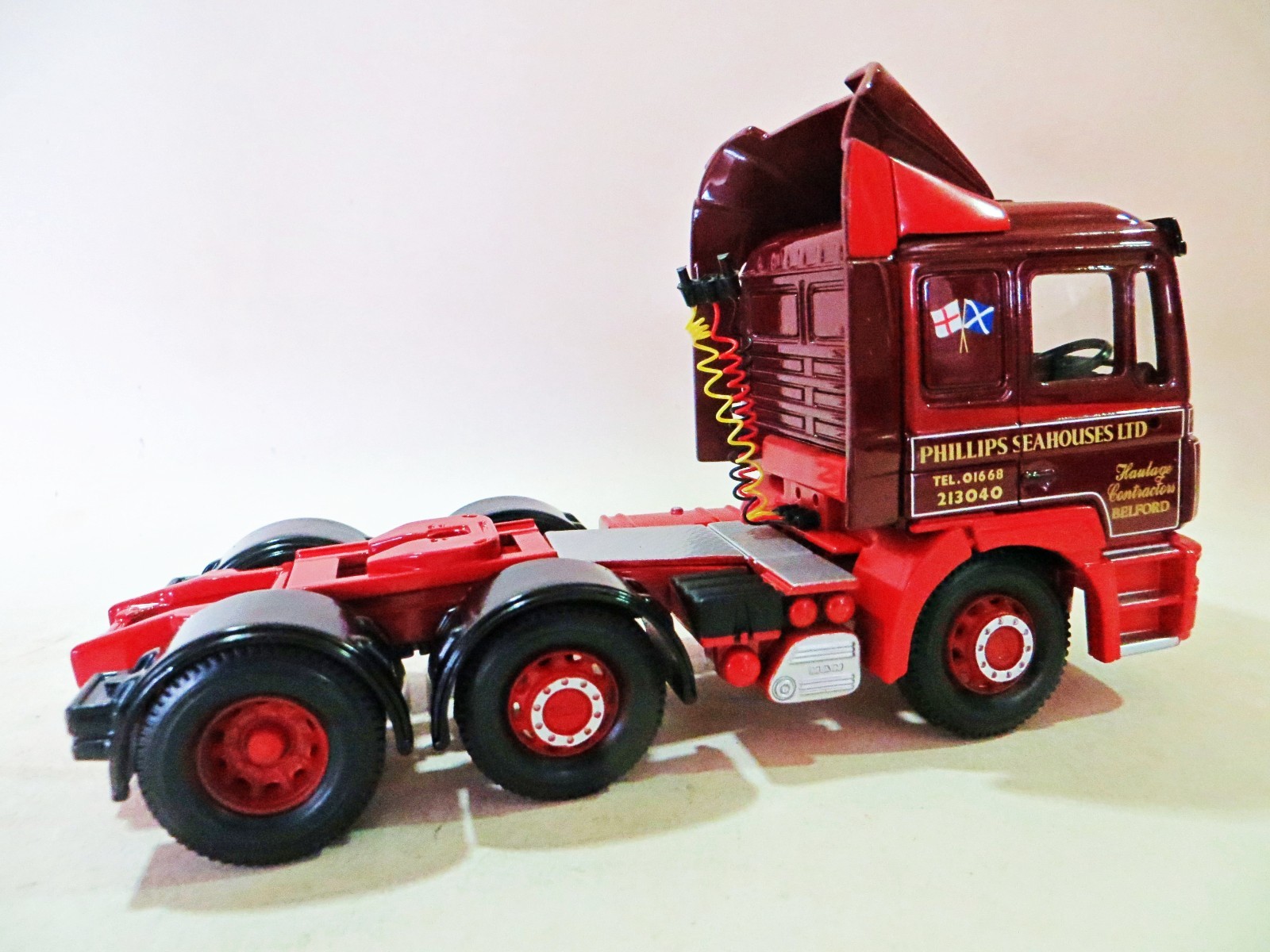 CORGI ‘MAN F2000 TRACTOR UNIT/CAB ONLY, PHILLIPS OF SEAHOUSES’ 1:50 CC12012
