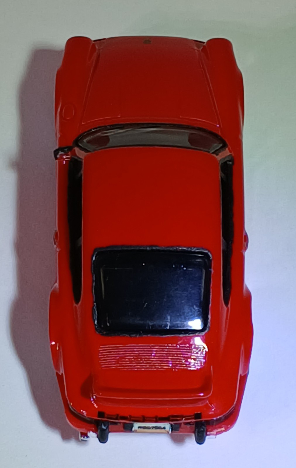 Hot Wheels Factory Fresh Porsche 911 Carrera RS 2.7 Red 1:64 Real Riders- Inter.