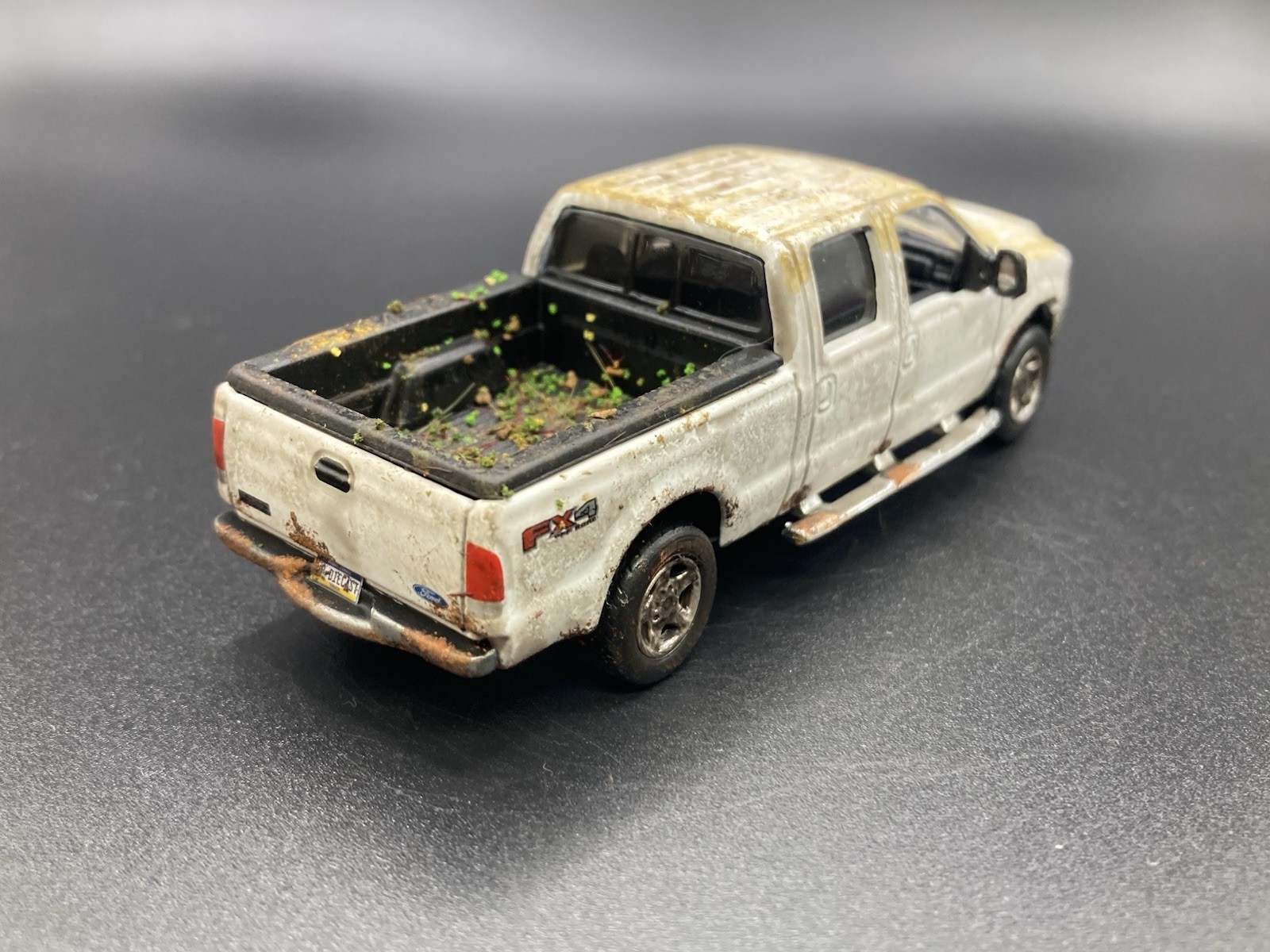 2004 Ford F-250 Weathered Rusty 1/64 Diecast Custom Super Duty 4×4 Pickup Truck