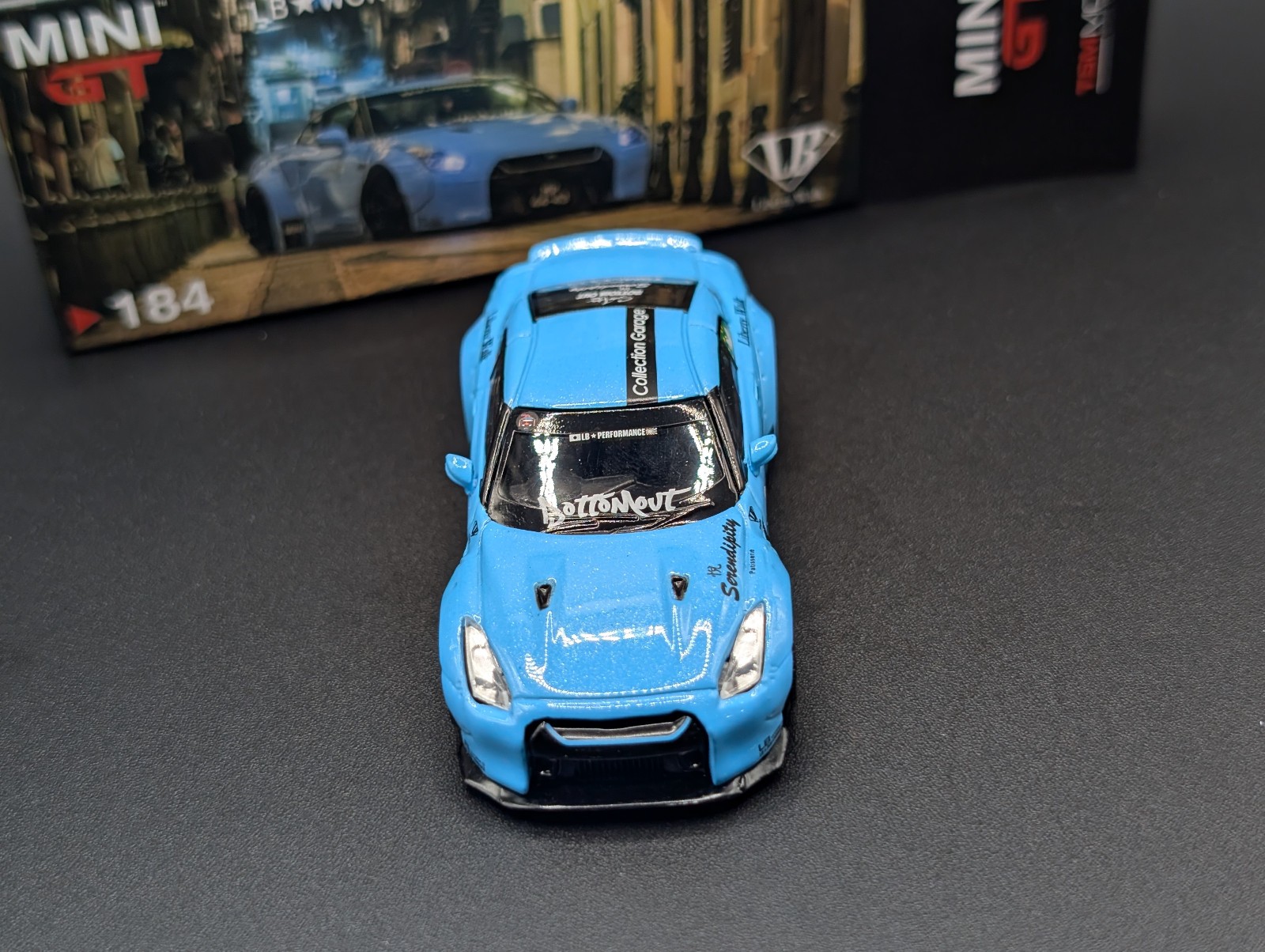 1:64 MINI GT LB WORKS Nissan GT-R R35 Light Blue Collection Garage Special #184