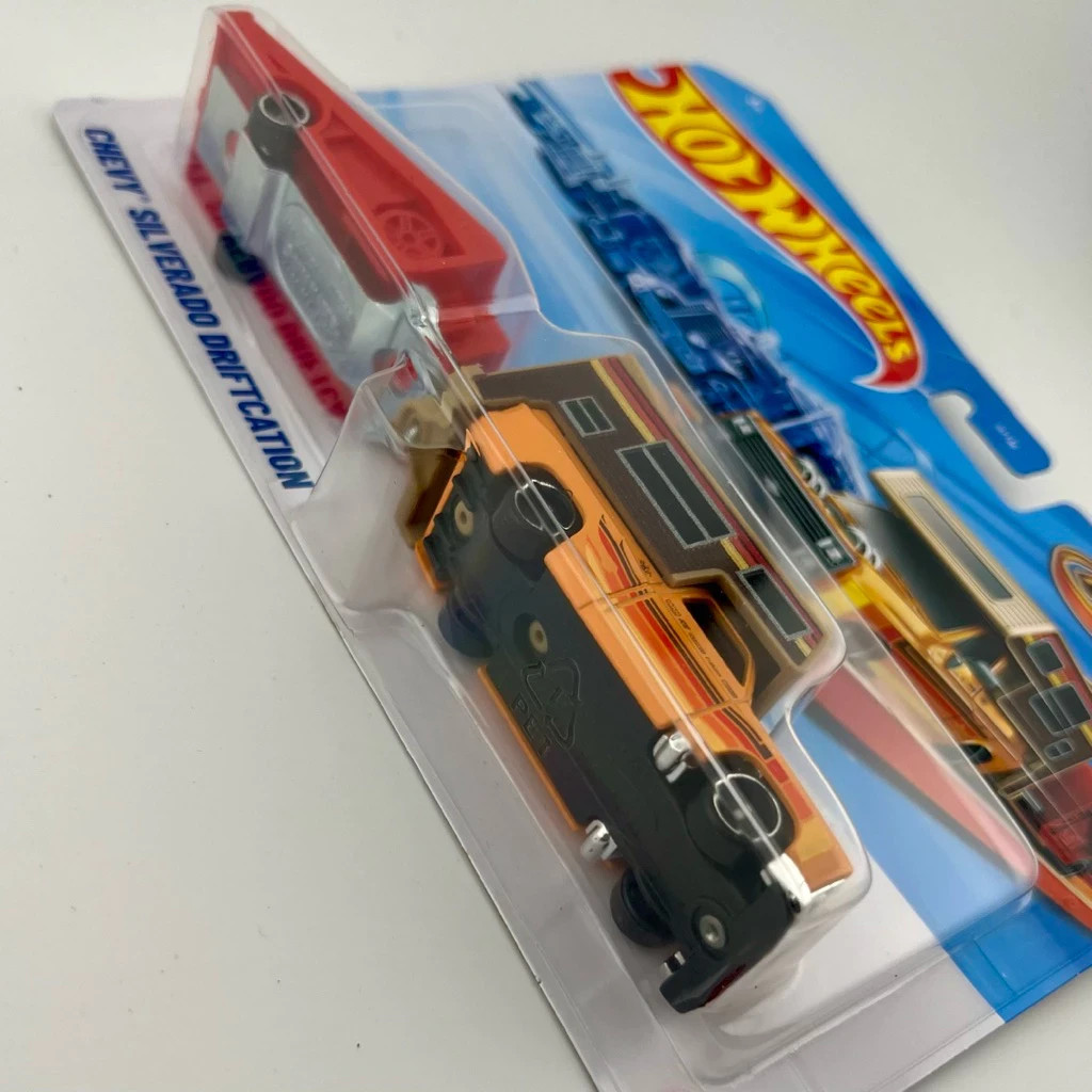 Hot Wheels Track Fleet NEW 2026 Chevy Silverado Driftcation