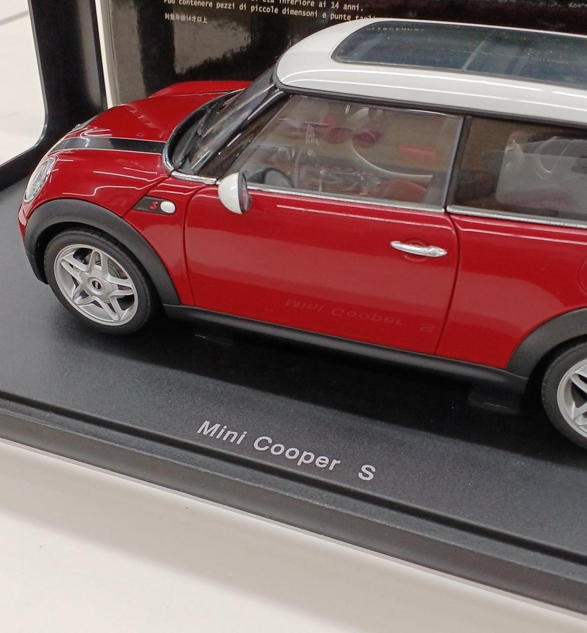Mini Cooper S AutoArt Diecast Car Red & White 1:18