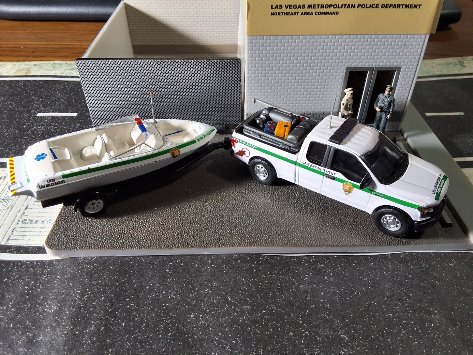 Greenlight Police Ford Custom PARK RANGER LAW ENFORCEMENT BOAT SET ONE OF A KIND