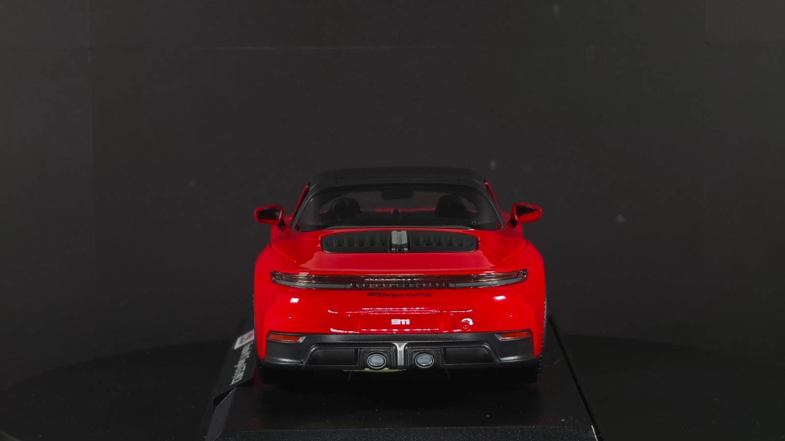Porsche 911 Targa 4 GTS (992.2) 1:18 Maisto Exclusive Style Special Edition red