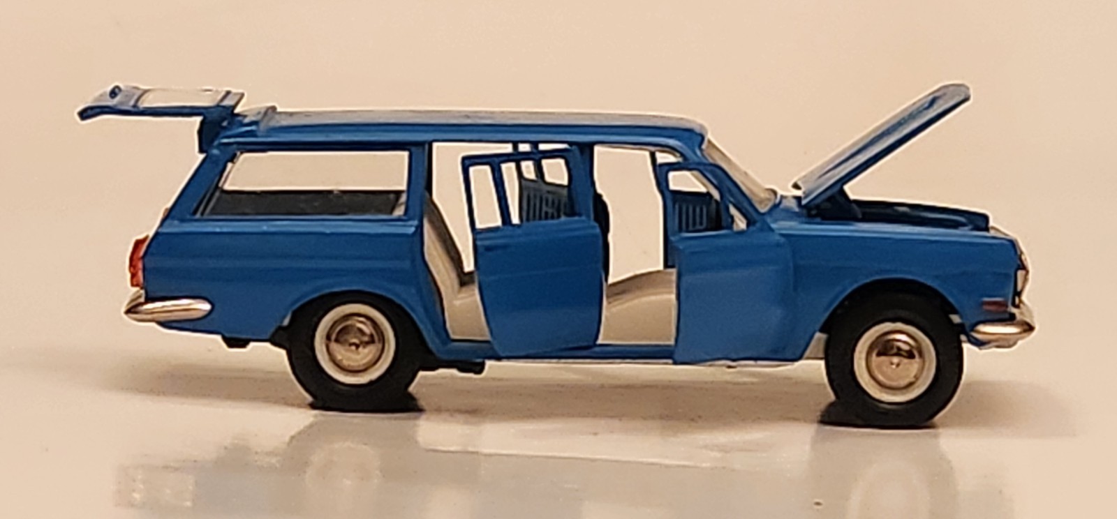 Volga-Gaz 24-02 Station Wagon. LOOSE, no box. Near Mint Condition. 1/43