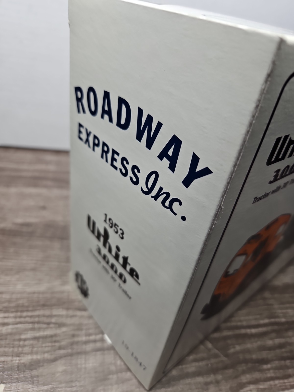 First Gear 1/34 1953 White 3000 Roadway Express 19-1847