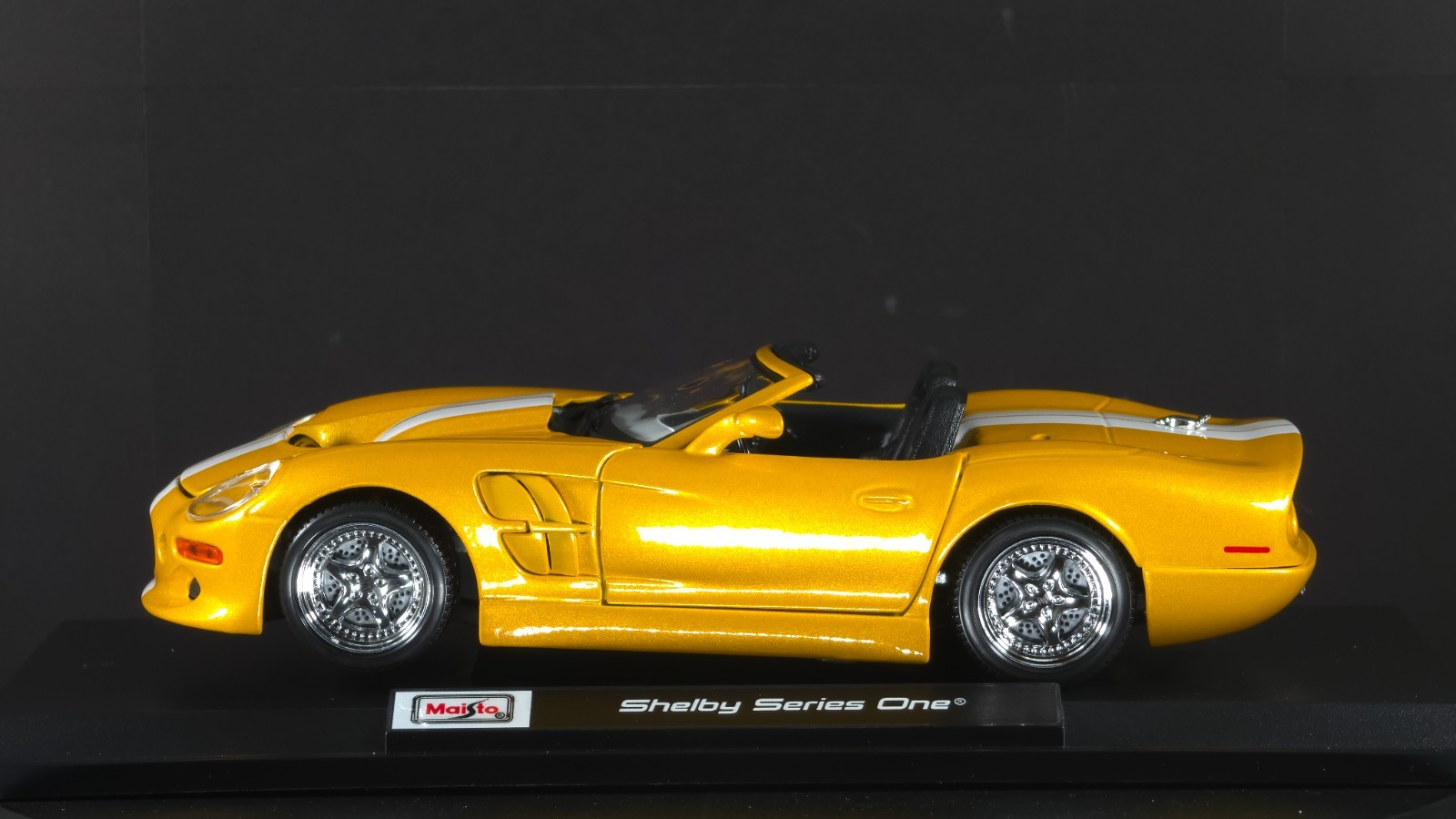 Shelby Series one 1:18 Maisto Exclusive Style Special Edition – Yellow