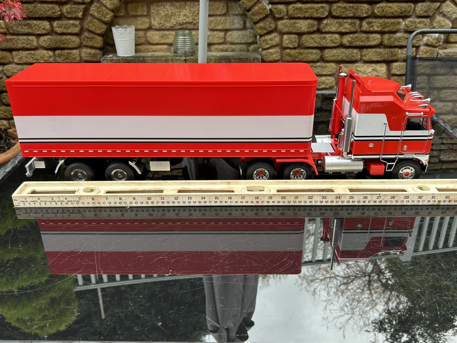 Road Kings 1/18 Scale Kenworth Truck & trailer , Bj and the bear colour scheme