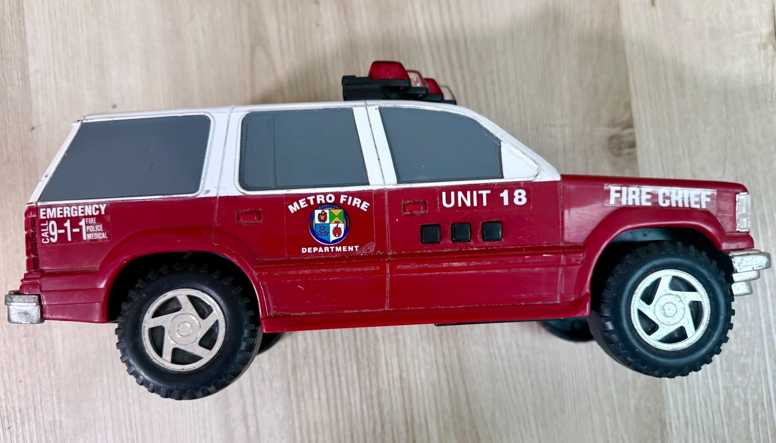 Metro Fire Dept. Unit 18 Funrise 1994 Emergency Vehicle Fire Chief Ford Explorer