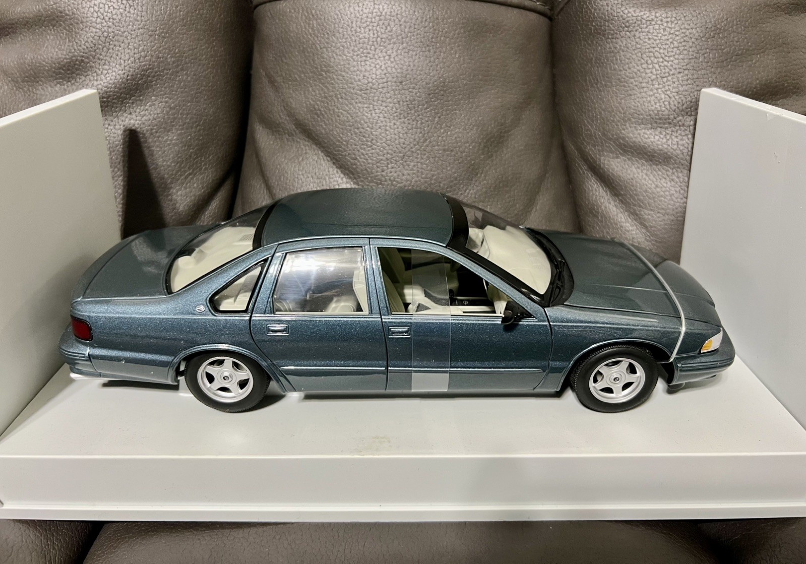 UT 1996 Chevrolet Impala SS 1:18 Dark Green Gray Metallic DGGM NIB