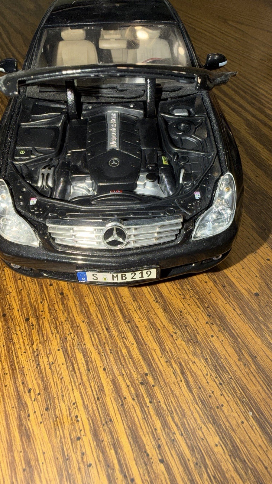 1:18 Maisto Mercedes-Benz CLS-Class (C219) Coupe – Black with Tan Interior