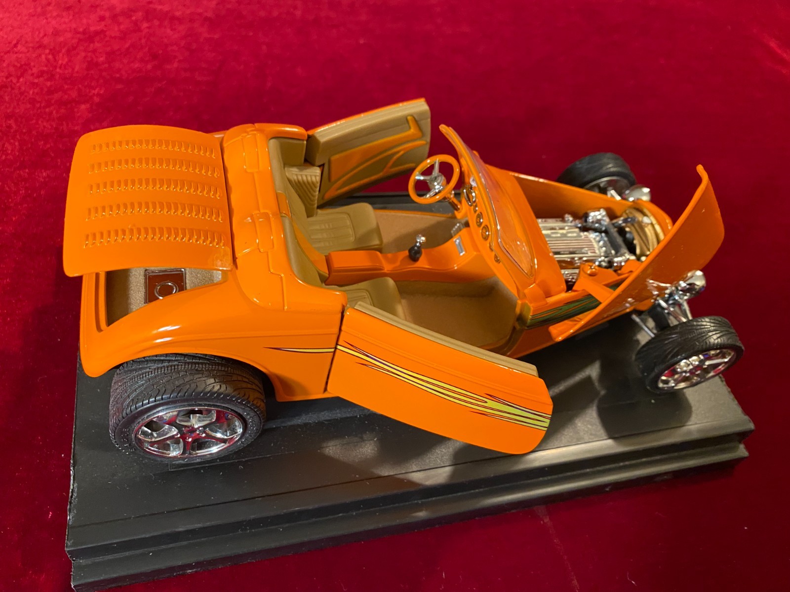 Shyne Rodz Collection 1:18 Die-Cast 1933 Ford Convertible Coupe lot 134 no box