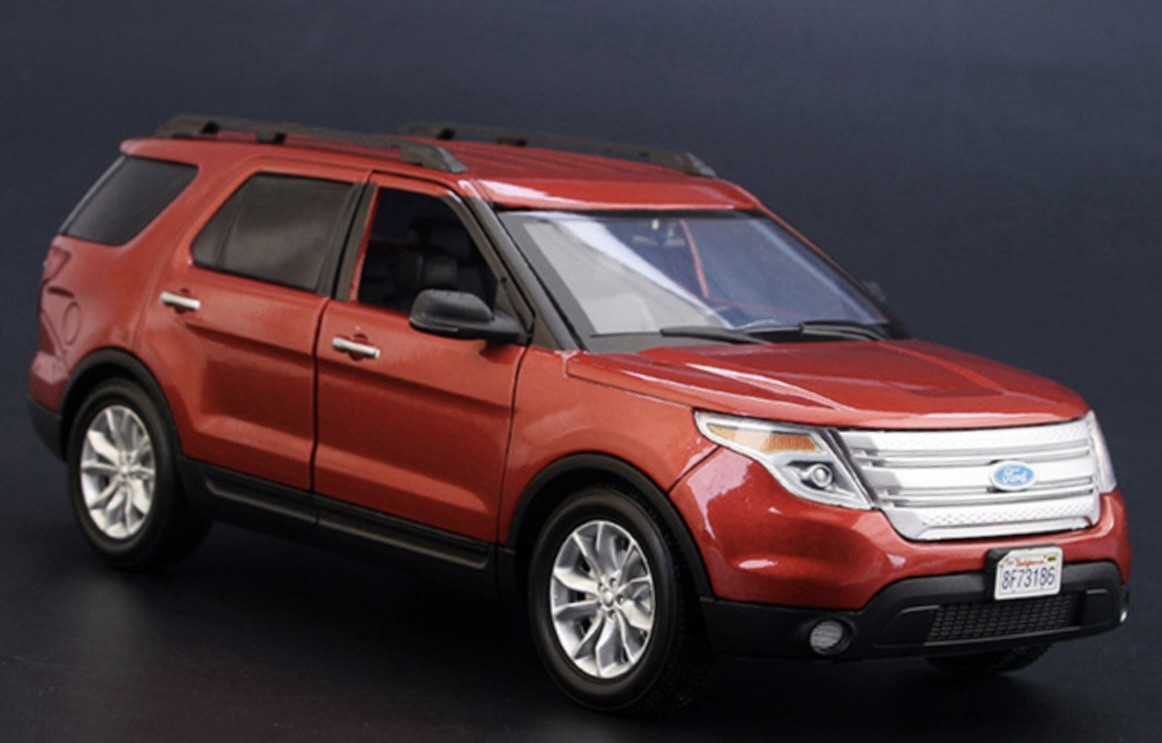 2015 Ford Explorer XLT Red Metallic 1/18 Motormax HTF Us Seller !