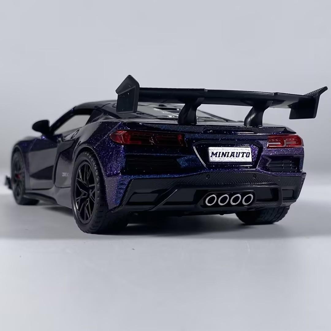 1:32 C8 Zr1x Metal Diecast Model Car with Sound Light Collectible Toy