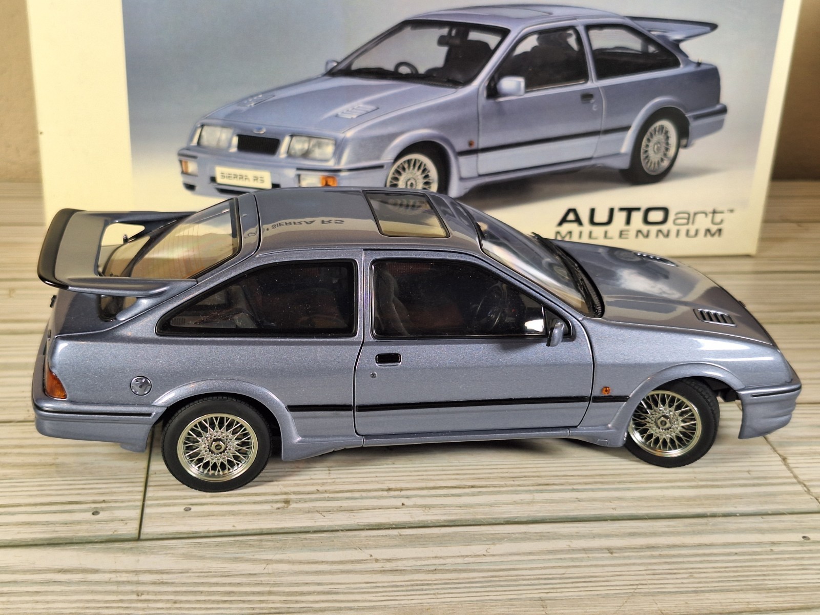 Autoart Millennium Ford Sierra Rs 500 Cosworth Rs500 1/18 Scale Diecast Model