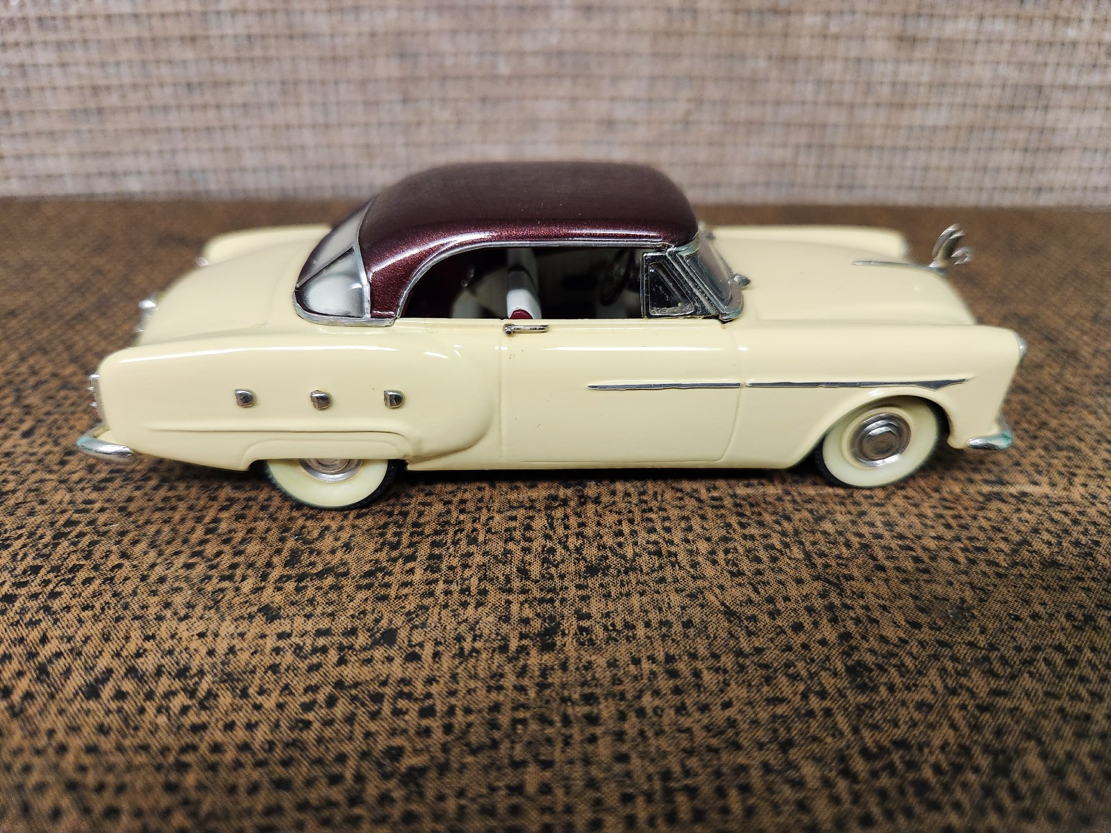 MADISON MODELS 1/43 DIECAST Nr 10 1951 PACKARD 250 MAYFAIR HARDTOP 2 TONE