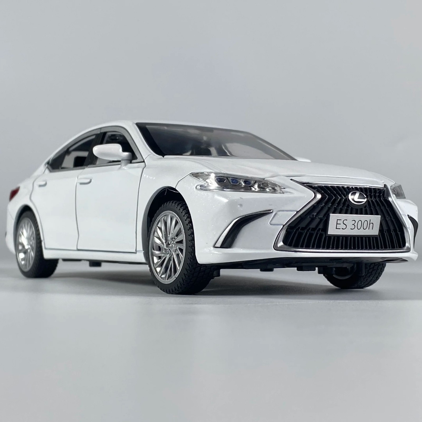 1:24 Lexus ES300 ES300h Alloy Diecast Car Model Sound Light Kid’s Collectibles