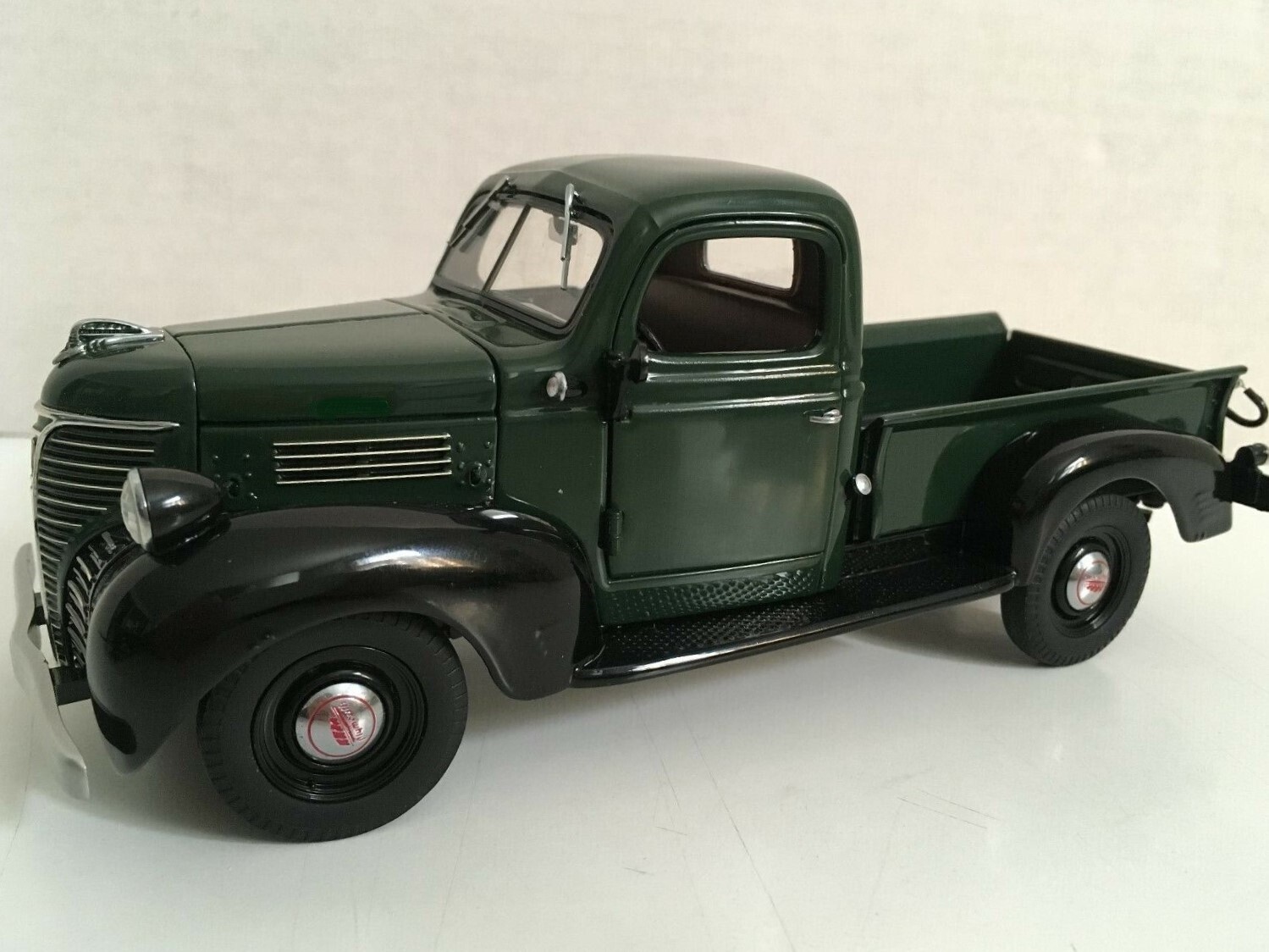 Plymouth Ram Pickup Truck Vintage Classic Built Metal 1 24 Model12Promo18