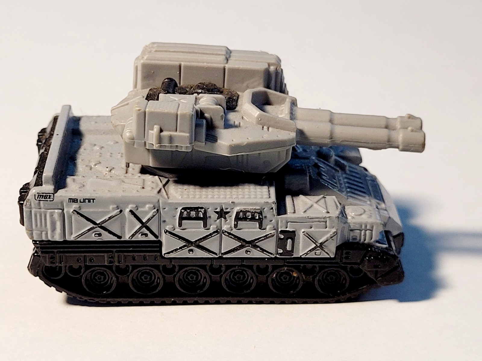 2013 Matchbox Blockade Buster Tank MB907 Heroic Rescue Series K33 Die-Cast 1:64