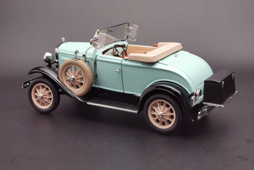 1931 FORD MODEL A ROADSTER 1/18 scale DIECAST CAR SUN STAR 6126