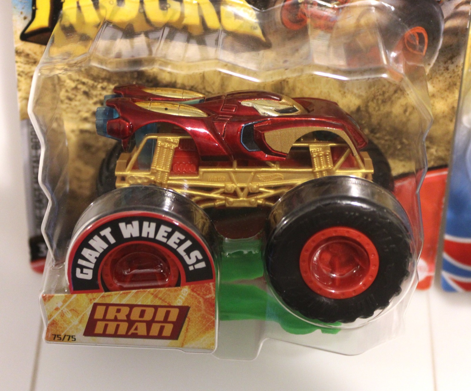 Hot Wheels Monster Trucks – Iron Man & Thanos (with Crushable Cars) – Marvel