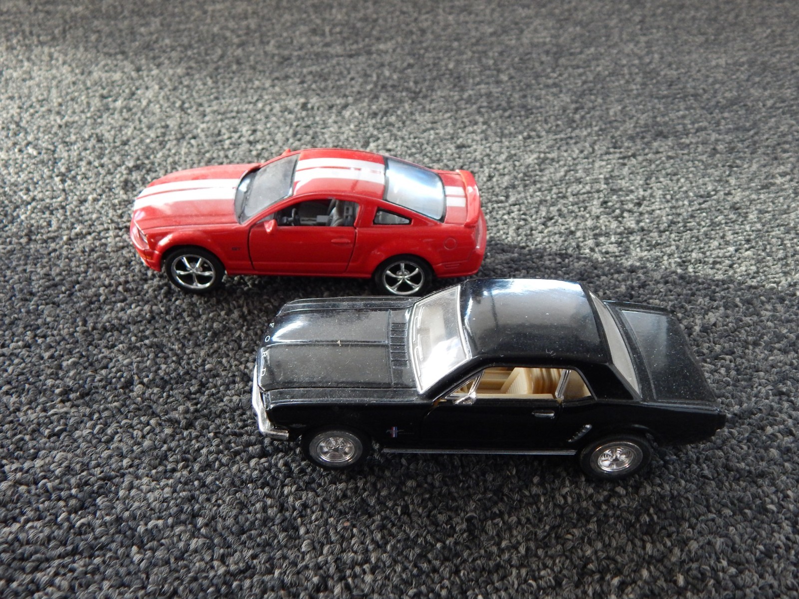 Large Lot of 18 Vintage Die-Cast & Plastic Toy Cars Various Brands