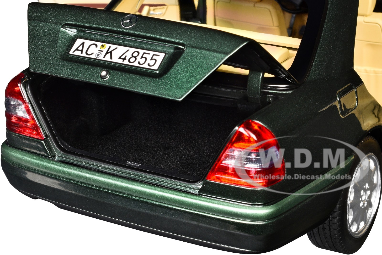 1993 MERCEDES-BENZ C-CLASS MALACHITE GREEN 1/18 DIECAST MODEL BY NOREV 183372