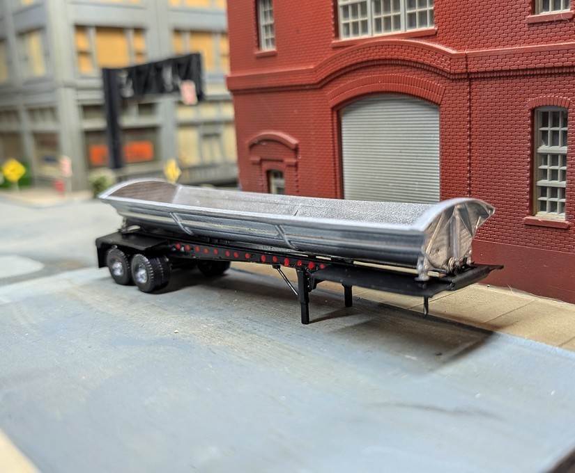 1/87 HO Scale Custom Built Dual Axle Silver Heavy Duty Side Dump Trailer.