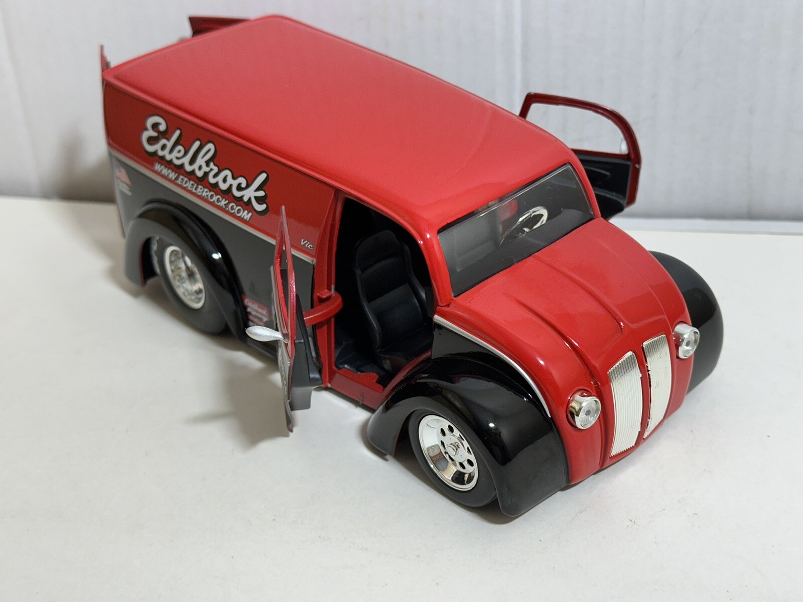 JADA DUB DIV CRUISER EDELBROCK RED / BLACK 1:24 DIECAST MODEL CAR NEW NO BOX