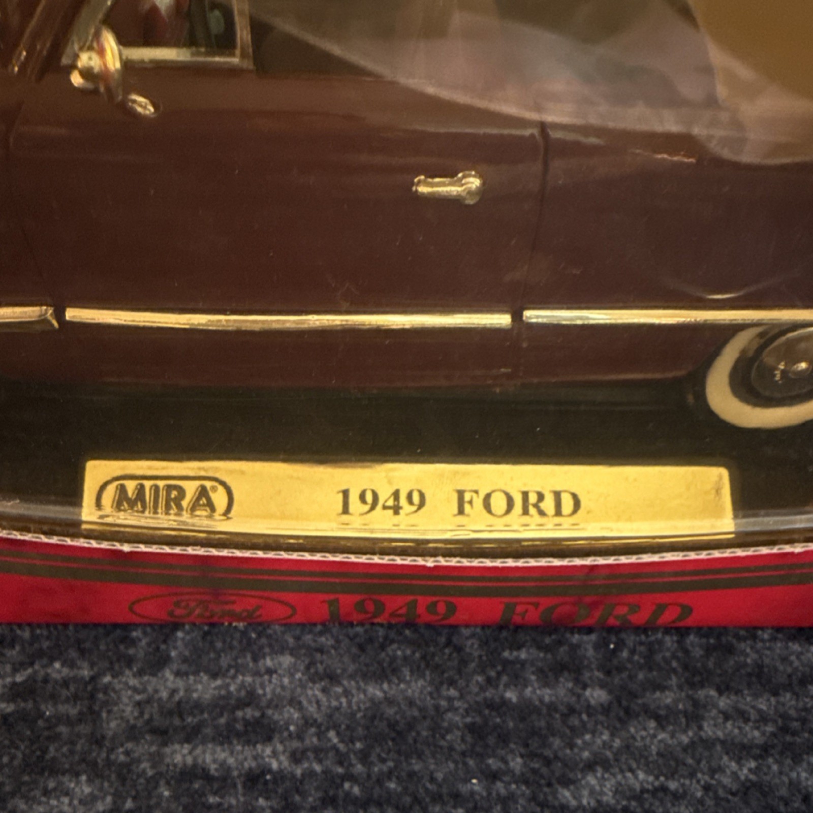 MIRA Golden Line 1:18 1949 Ford Diecast Car Brown Model With Case Collectible