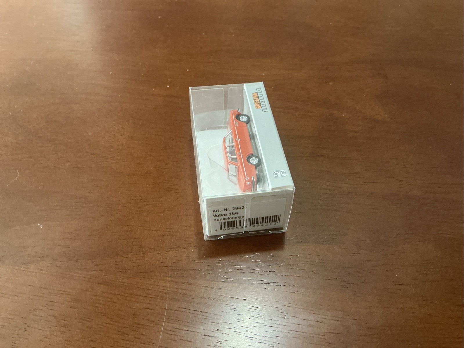 Brekina 29421 Volvo 144 – Orange – 1:87 HO Scale